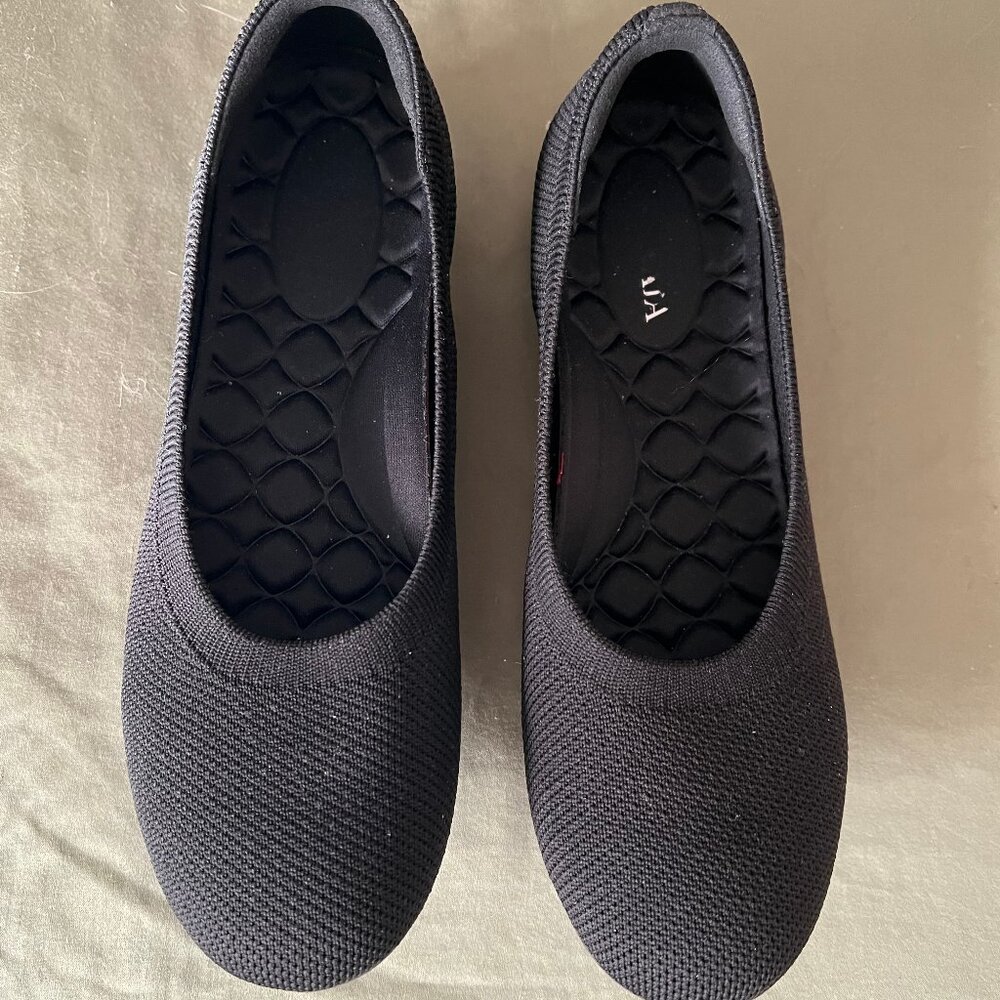 Vivana Round-Toe Flats, 7.5, Black